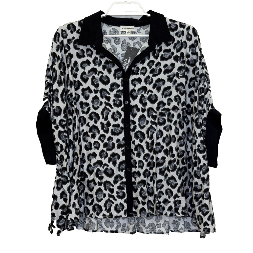 ee:some Top Womens Small Black Animal Print‎ Short Sleeve Oversized Button Front